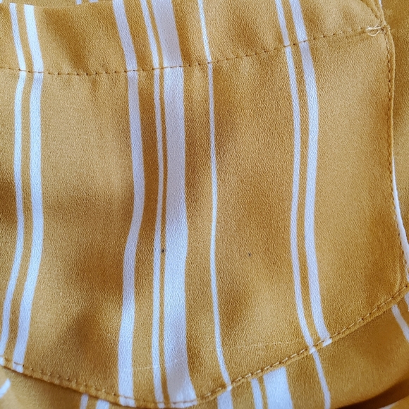 🎉3/$39 LOVE TREE Twist Front Blouse - Picture 10 of 12